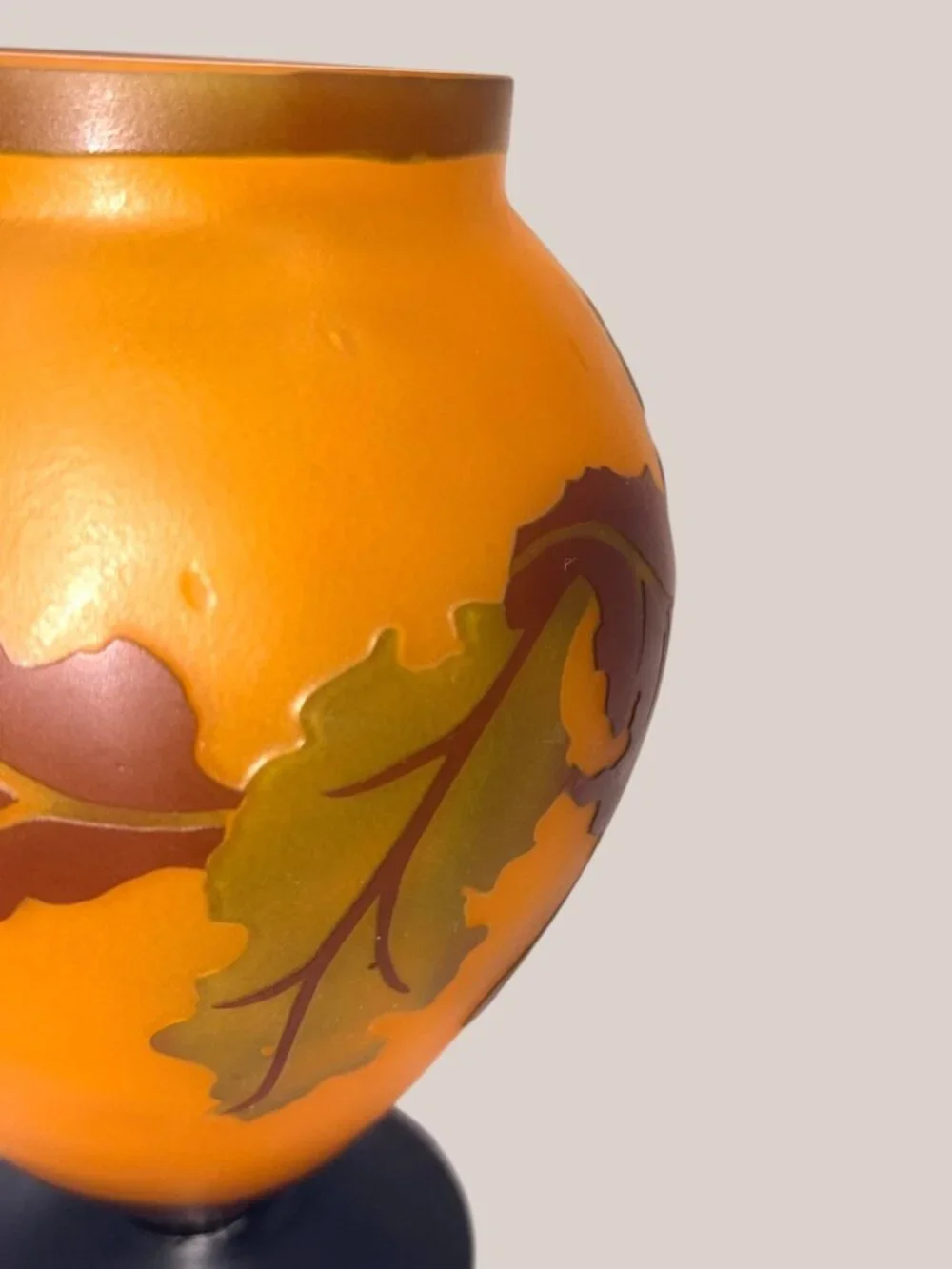 VTG Teleflora Cameo Autumn Oak Leaf Frosted Glass Vase Amber Orange Pedestal